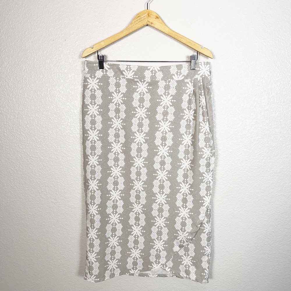 Ripskirt Hawaii Size L Length 3 Quick Wrap Swim Coverup Skirt Grey Floral Print